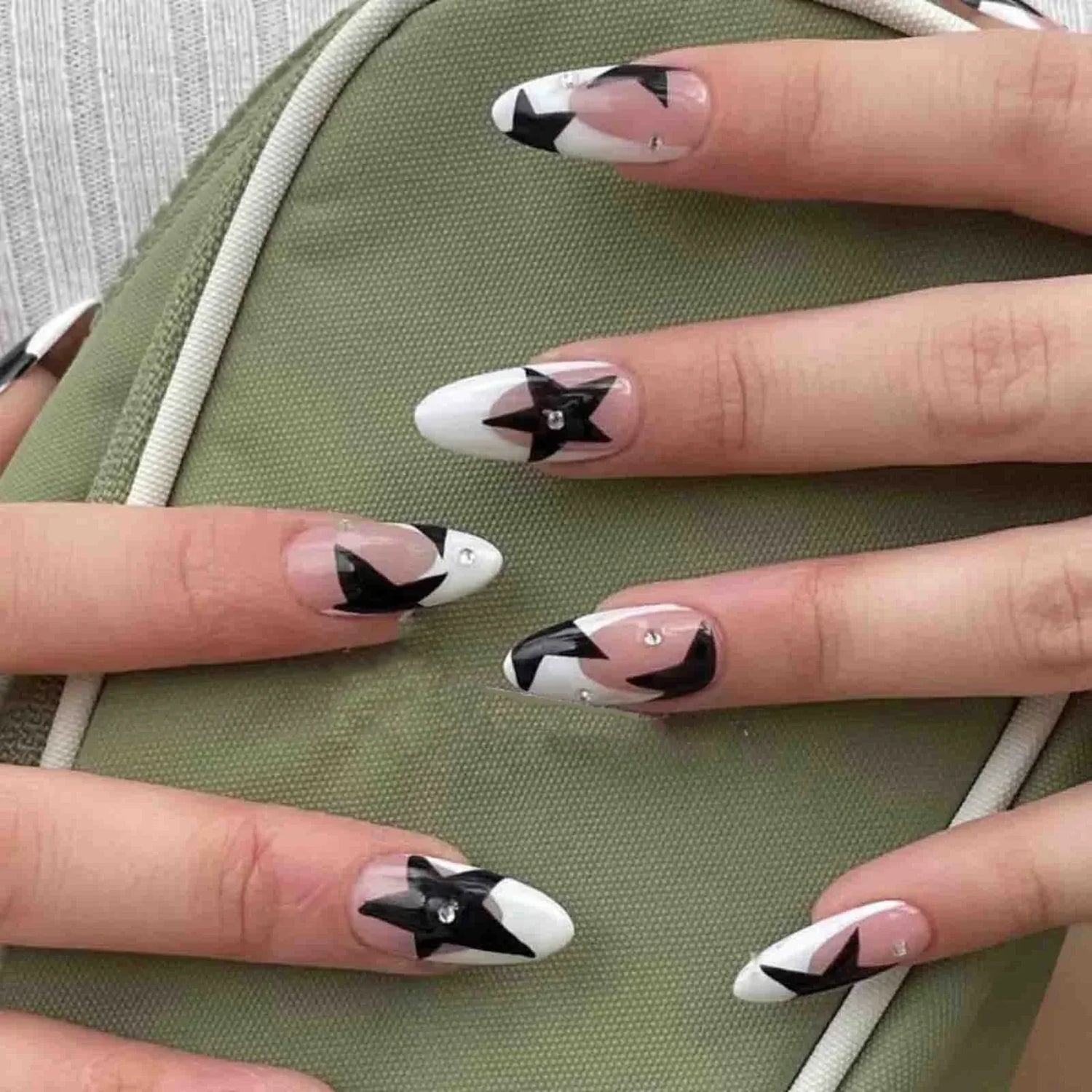 (Pack of 24) /box Fake French y2k Nails Press On Long Stiletto Almond Shape Wearable False Nails With Stars Designs Full Cover Nail Tips