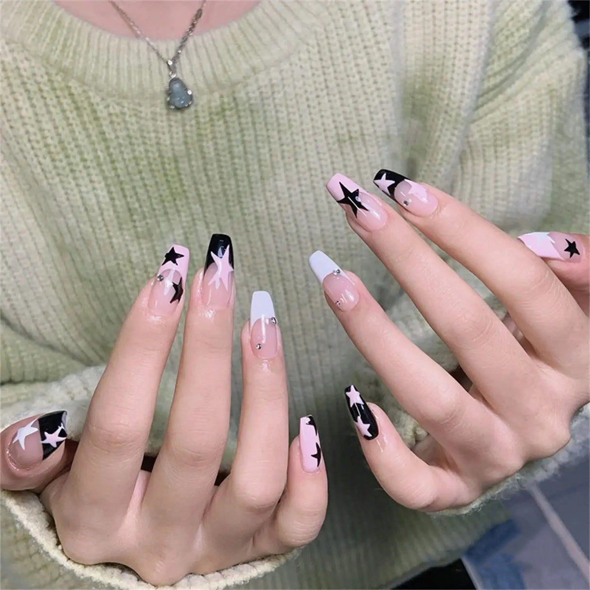 (Pack of 24) /box Fake French y2k Nails Press On Long Stiletto Almond Shape Wearable False Nails With Stars Designs Full Cover Nail Tips