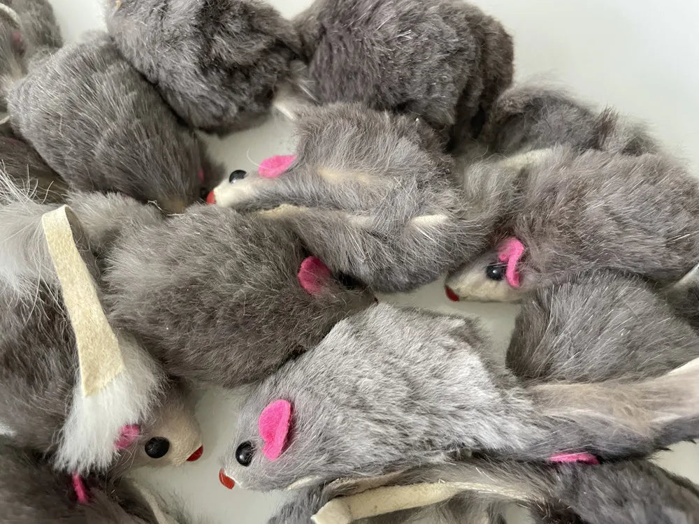 (Pack of 15) /lot 0.35/pc pet kitten playing toys real rabbit fur mouse with sound for cat toy