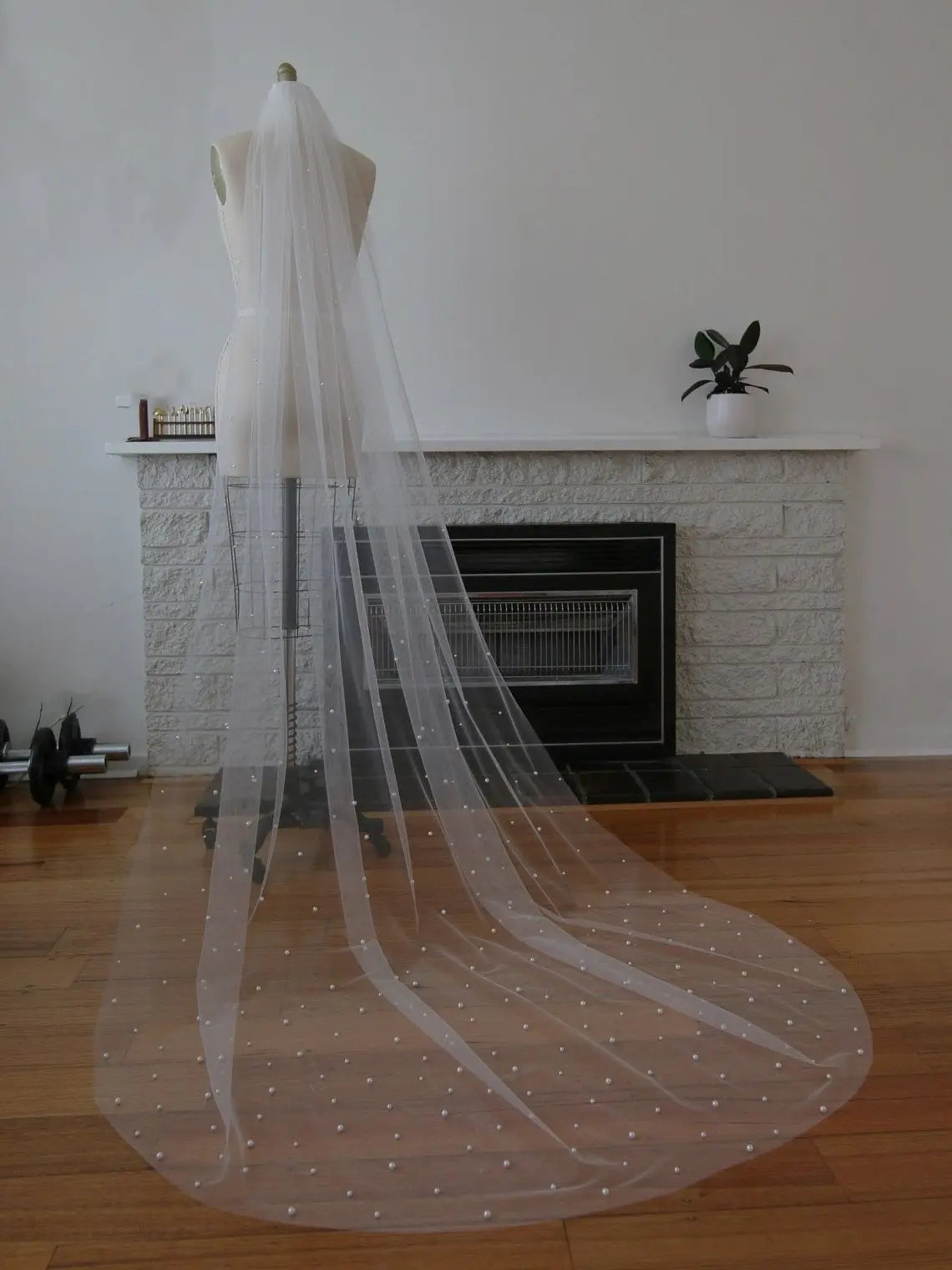 TOPQUEEN Pearls Wedding Veils 1 Tier Soft Bridal Veil Beaded Wedding Accessories 3M Cathedral Length Veil for Bride Ivory v176