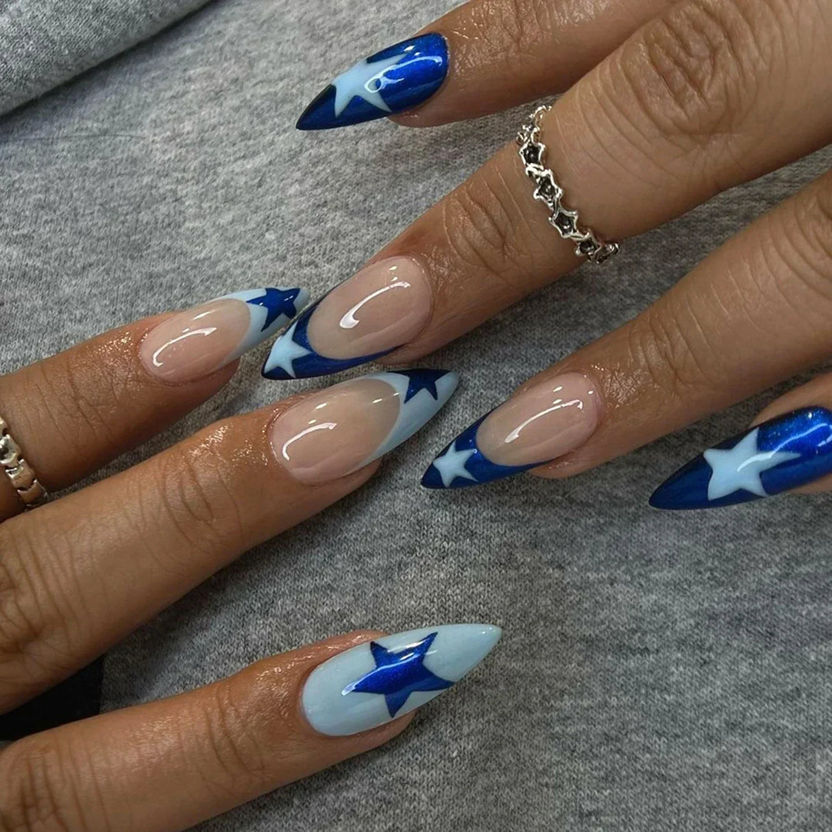 (Pack of 24) /box Fake French y2k Nails Press On Long Stiletto Almond Shape Wearable False Nails With Stars Designs Full Cover Nail Tips