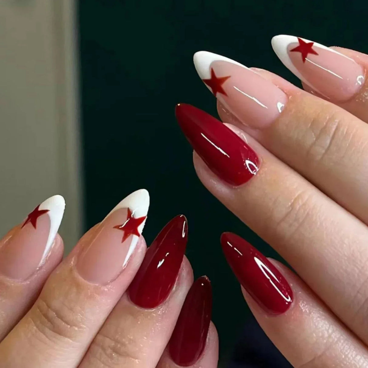(Pack of 24) /box Fake French y2k Nails Press On Long Stiletto Almond Shape Wearable False Nails With Stars Designs Full Cover Nail Tips