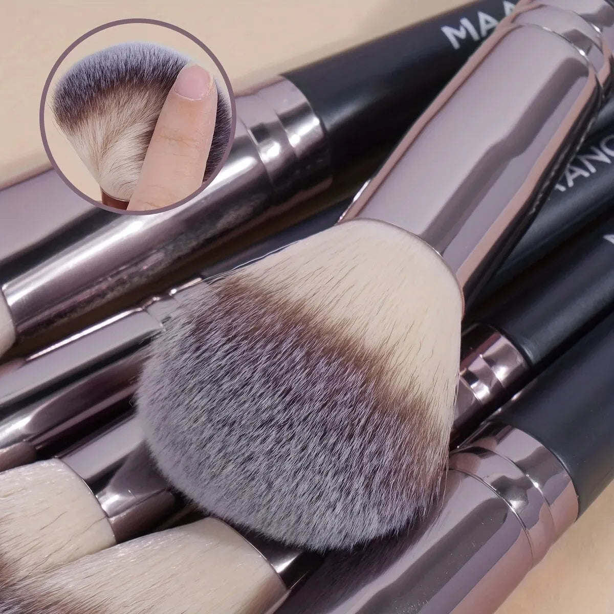 (Pack of 30) MAANGE Professional Makeup Brush Set Foundation Concealers Eye Shadows Powder Blush Blending Brushes Beauty Tools with Bag