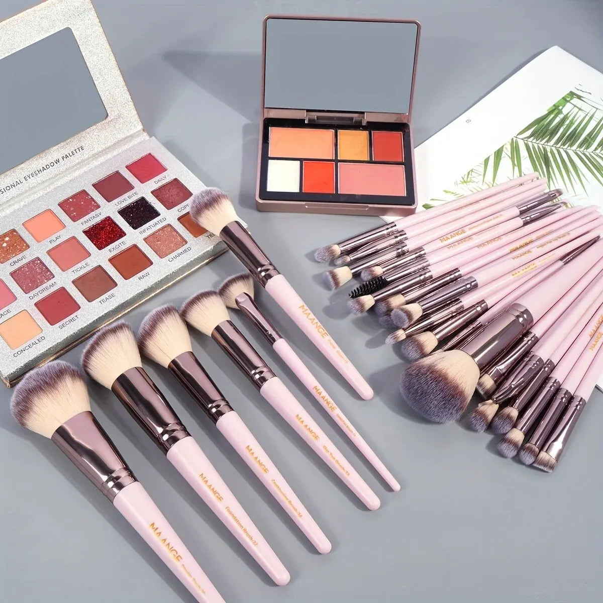(Pack of 30) MAANGE Professional Makeup Brush Set Foundation Concealers Eye Shadows Powder Blush Blending Brushes Beauty Tools with Bag